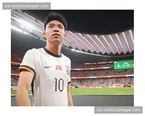 传闻：某英超球队派球探持续考察德甲中卫，重点关注其战术适应性与防守智商。