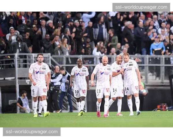 蒙彼利埃1-1战平兰斯，两队均在比赛最后阶段变阵以求一胜